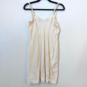 Vintage JCPenny Women's Cream Spaghetti Strap Slip Dress Size 32